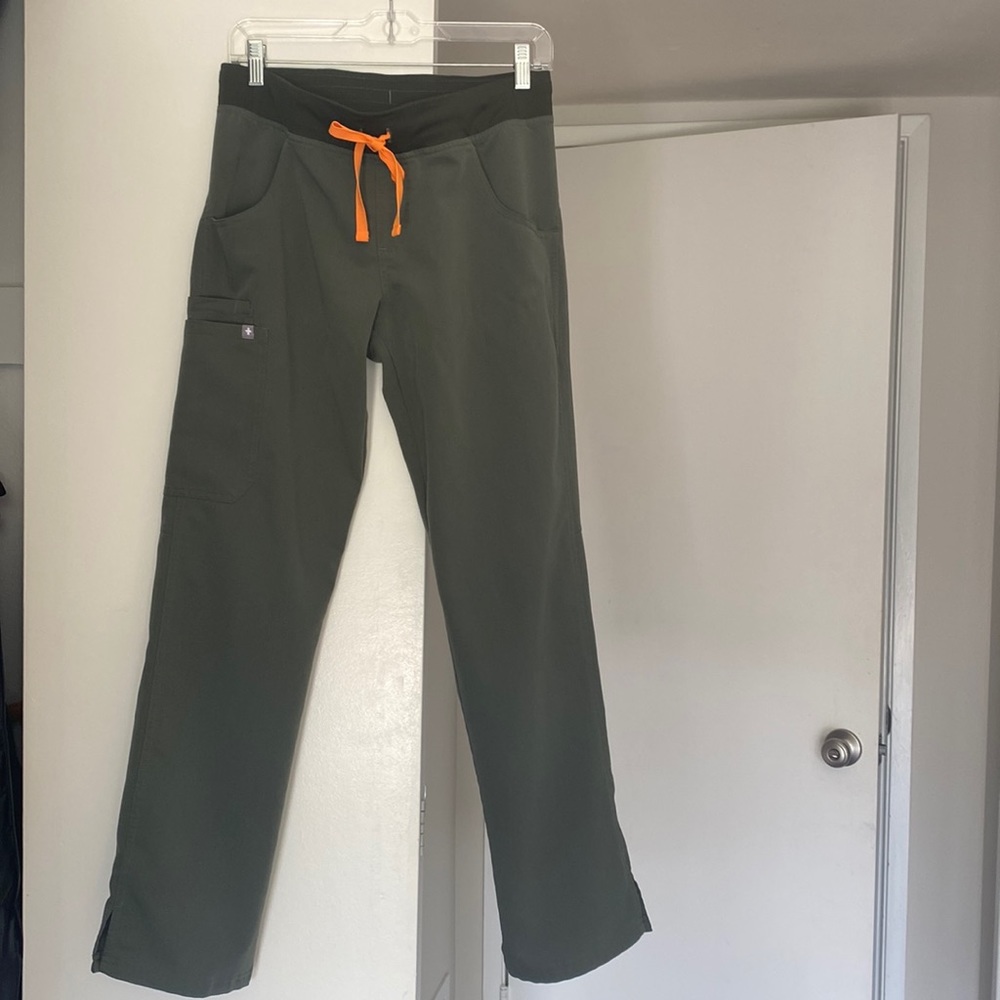 Figs Livingston Pant in Moss